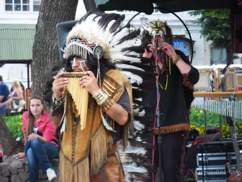 Концерт индейской музыки на Славянском базаре