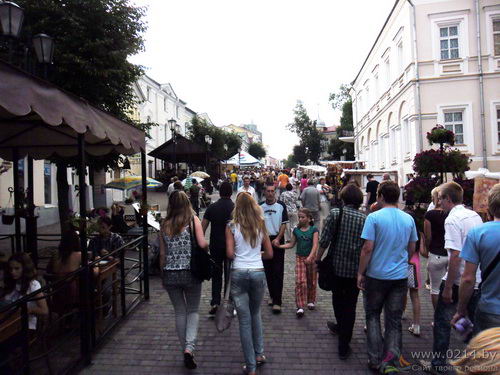 Улица на Славянском Базаре