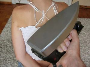 Житель Полоцка пытал жену утюгом