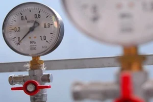 Газпром для Беларуси может снизить цену почти в два раза