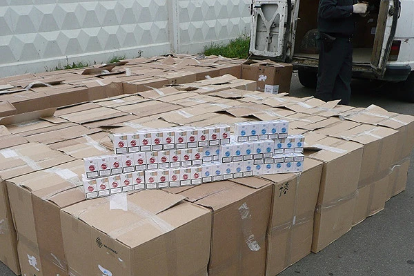 Полочанин пытался перевезти сигареты контрабандой