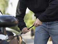 В Полоцке из машины украли сумку, навигатор и фотоаппарат