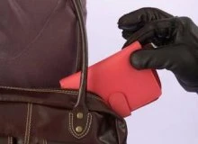 Пенсионера обокрали в детском саду