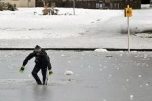 МЧС предлагает ввести ответственность за нарушение запрета выхода на лед