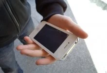 У студента из Новополоцка на улице отобрали мобильный телефон