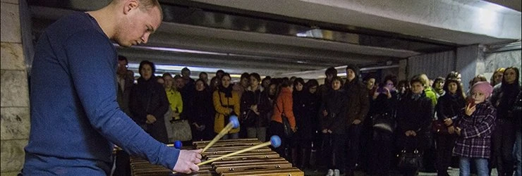 Профессиональные музыканты сыграли Баха в столичных переходах