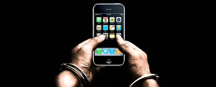 В Новополоцке из незакрытой подсобки вор украл 2 мобильника