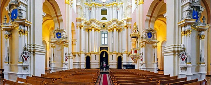 Полоцкий Софийский собор заманивает влюбленных музыкой и скульптурой знаменитого святого