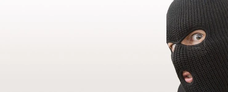 В Полоцком районе вор проник в гараж через потолок