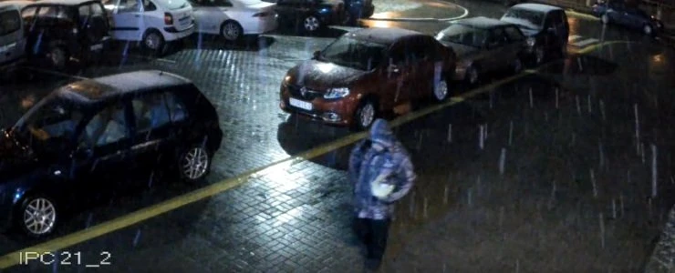 В Новополоцке мужчина зачем-то облил краской чужой автомобиль