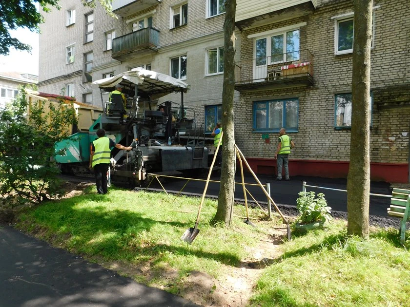 В микрорайоне «Громы» во дворах обновили асфальт