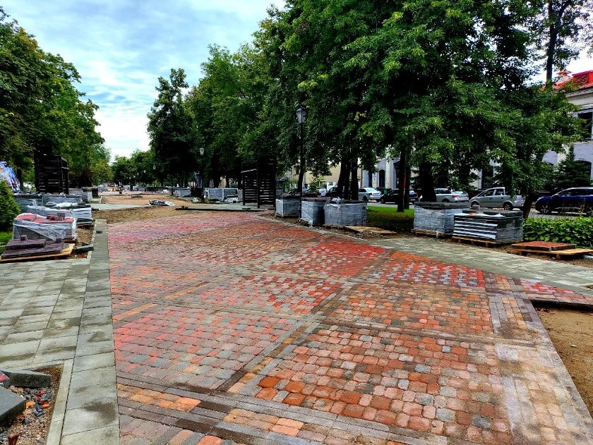 В Полоцке обновляют аллею на проспекте Франциска Скорины: первые результаты уже видны