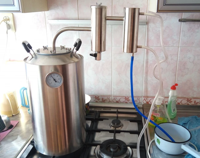 В Полоцком районе изъяли 165 литров самогона и браги: 10 человек привлечены к ответственности