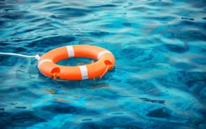 Работники ОСВОДа в Новополоцке спасли мужчину после разрыва лодки на середине реки