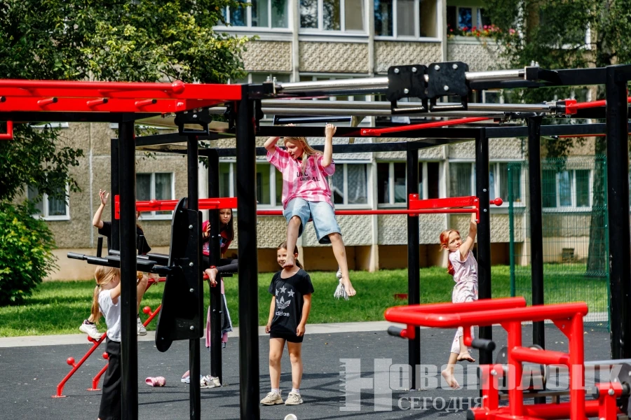 В Новополоцке открылись современные многофункциональные спортивные площадки