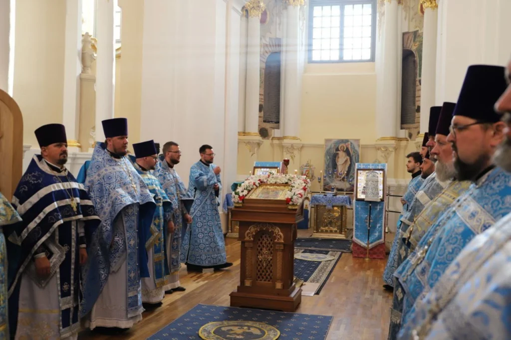 В Софийском соборе в Полоцке впервые за 300 лет на алтаре XI века состоялась божественная литургия