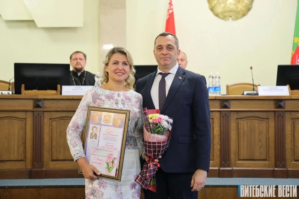 Две новополочанки получили награды в День матери