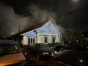 В Полоцке пожар уничтожил кровлю дома в переулке Березовском