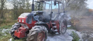 Под Полоцком загорелся трактор: спасатели предотвратили распространение огня