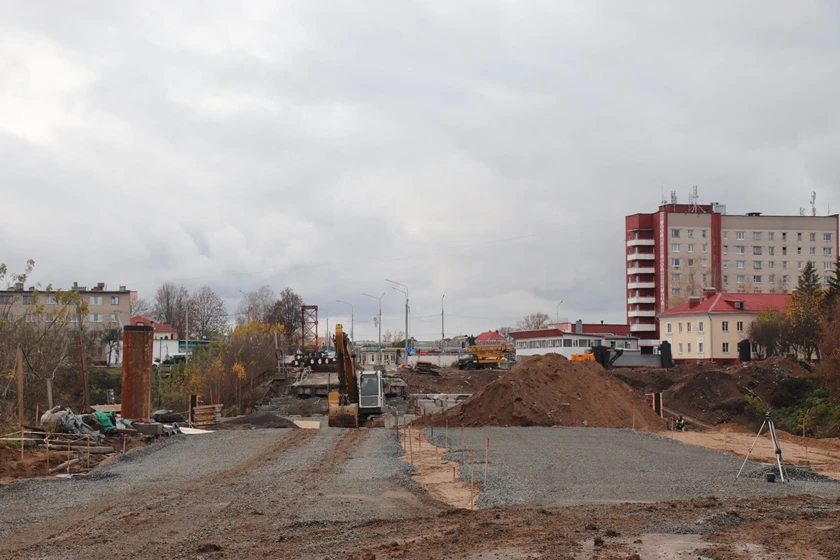 В Полоцке продолжается реконструкция моста через реку Полоту