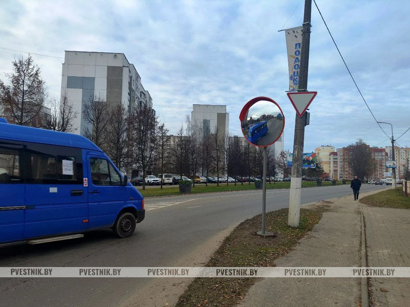 В Полоцке установили дорожное сферическое зеркало на опасном перекрёстке