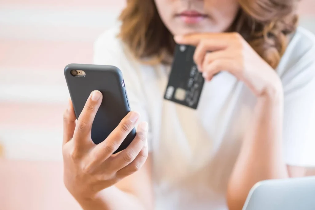 Новополочанка перевела 15 тысяч рублей мошенникам, представившимся депутатами