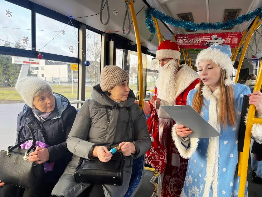 «Новогодний экспресс» дарит праздничное настроение пассажирам Полоцка