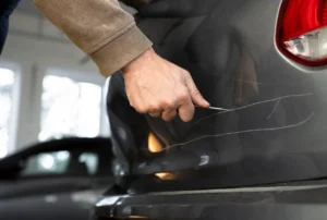 В Новополоцке женщина повредила чужой автомобиль: возбуждено уголовное дело