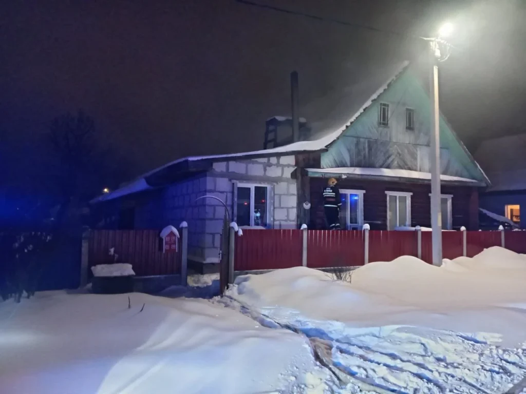 В Полоцком районе ночью произошёл пожар в частном доме