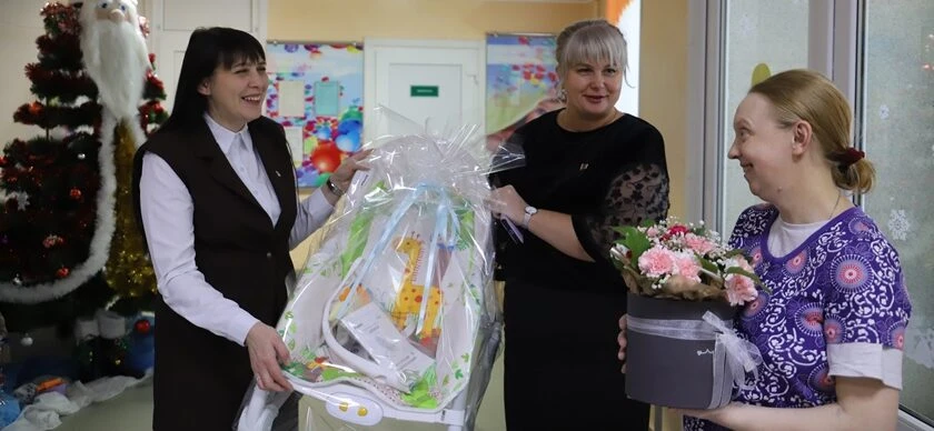 В Полоцком районе поздравили семью с рождением первого ребёнка в новом году