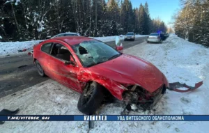 На трассе Р-45 в Полоцком районе столкнулись Chrysler и Peugeot: пострадали 2 человека