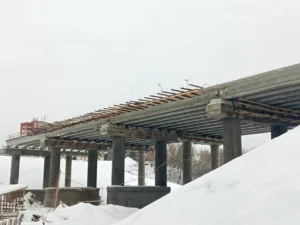 На мосту через реку Полота в Полоцке готовятся к бетонированию тротуара