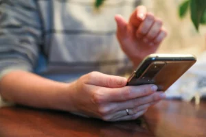 Новополочанка чуть не лишилась 18 тысяч рублей из-за мошенников