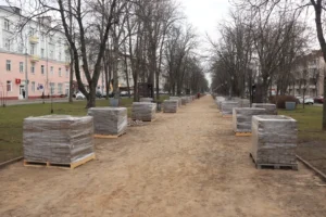 В Полоцке продолжают обновлять аллею на проспекте Франциска Скорины
