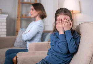 В Новополоцке мать лишили родительских прав из-за запущенной семейной ситуации